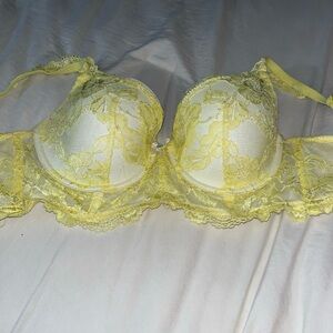 Victoria secret yellow lace underwire‎ bra